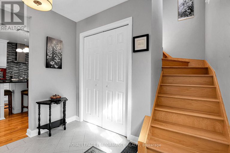 28996458/2239-webster-avenue/alta-vista/ottawa/ontario/K1H7H1_15
