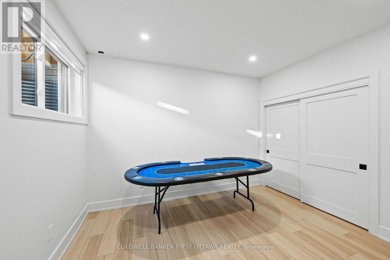 29027888/60-holborn-avenue/rideau-heightsashdalerideau-glen/ottawa/ontario/K2C3H1_33