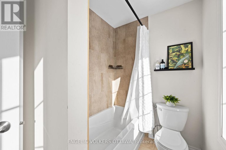 29278385/719-maloja-way/stittsville-north/ottawa/ontario/K2S0N6_23