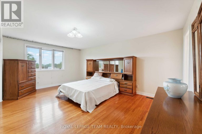 28358642/12-queen-anne-crescent/barrhaven-east/ottawa/ontario/K2C3H1_24