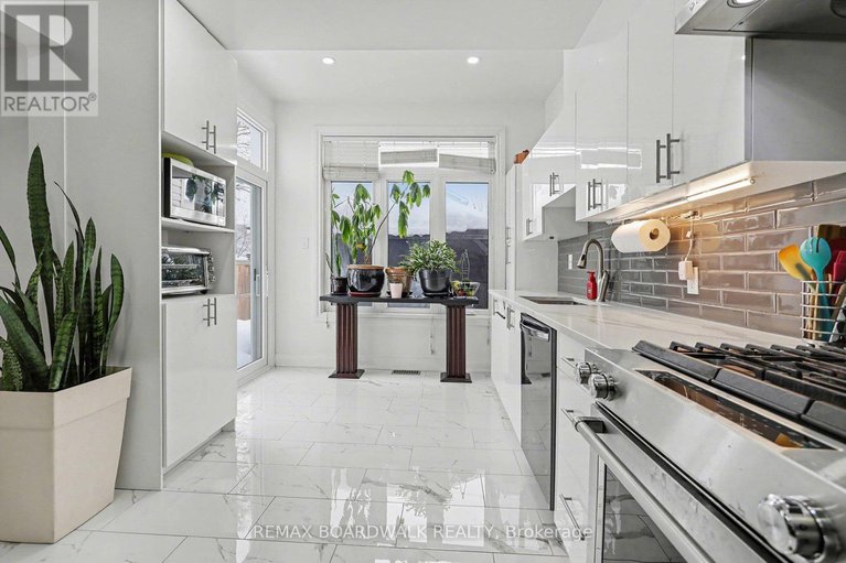 29287768/1827-hialeah-drive/fallingbrookgardenway-south/ottawa/ontario/K4A3S8_14