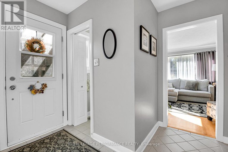 28996458/2239-webster-avenue/alta-vista/ottawa/ontario/K1H7H1_5