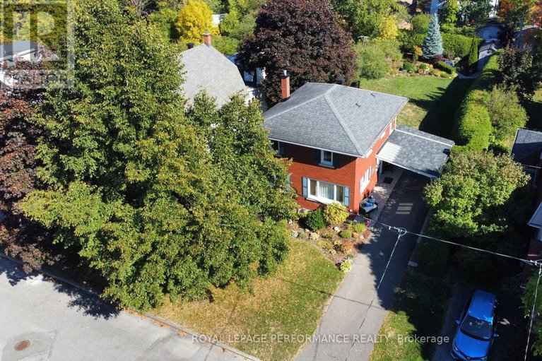 28996458/2239-webster-avenue/alta-vista/ottawa/ontario/K1H7H1_32