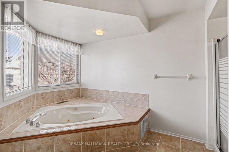 29311526/751-merkley-drive/fallingbrookpineridge/ottawa/ontario/K4A2T9_24