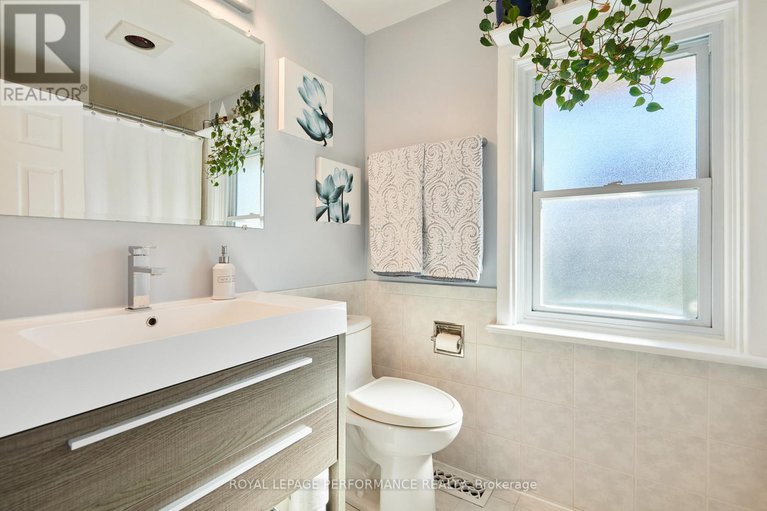 28996458/2239-webster-avenue/alta-vista/ottawa/ontario/K1H7H1_21