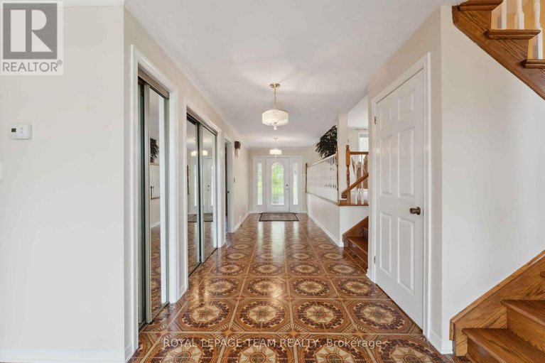 28358642/12-queen-anne-crescent/barrhaven-east/ottawa/ontario/K2C3H1_5
