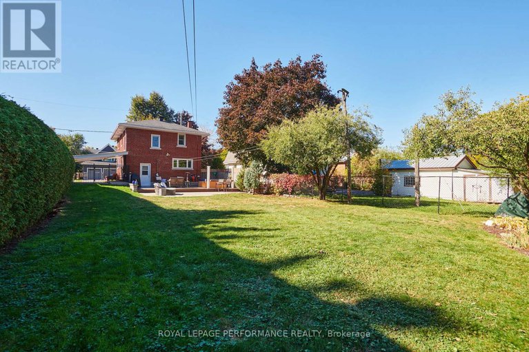 28996458/2239-webster-avenue/alta-vista/ottawa/ontario/K1H7H1_31