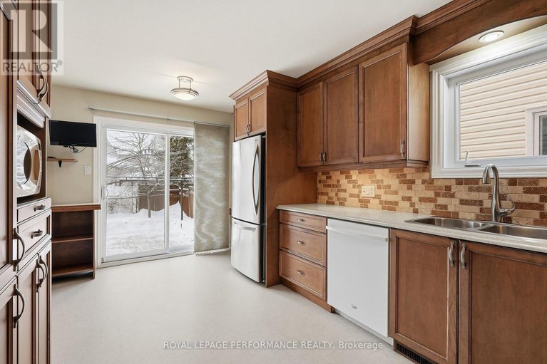 29335268/1853-sunland-drive/fallingbrookgardenway-south/ottawa/ontario/K4A3S8_5