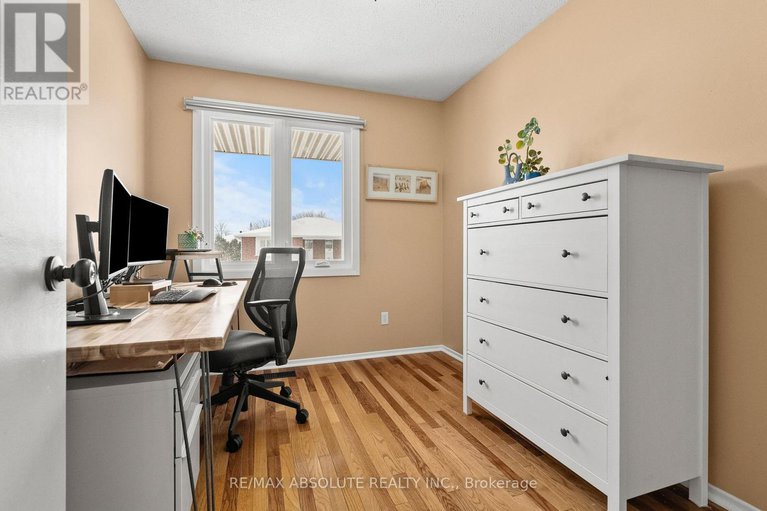 29316967/29-bentworth-crescent/craig-henrywoodvale/ottawa/ontario/K2G3X1_28