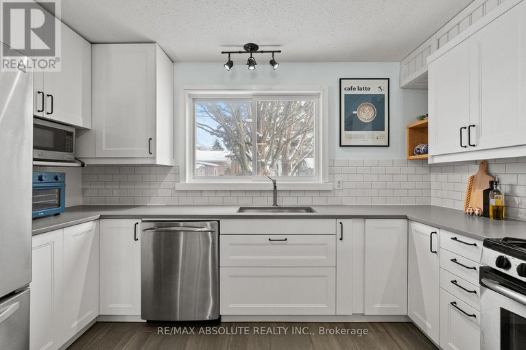 29316967/29-bentworth-crescent/craig-henrywoodvale/ottawa/ontario/K2G3X1_14