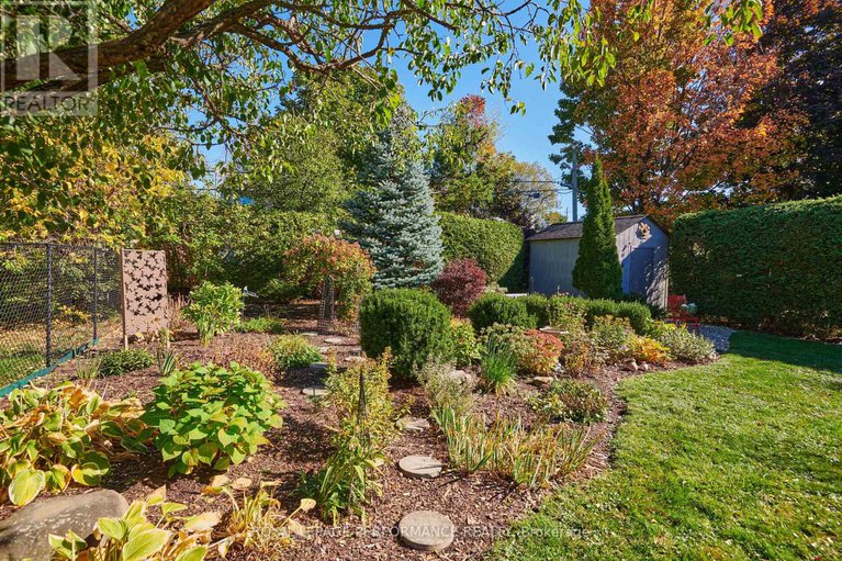 28996458/2239-webster-avenue/alta-vista/ottawa/ontario/K1H7H1_30