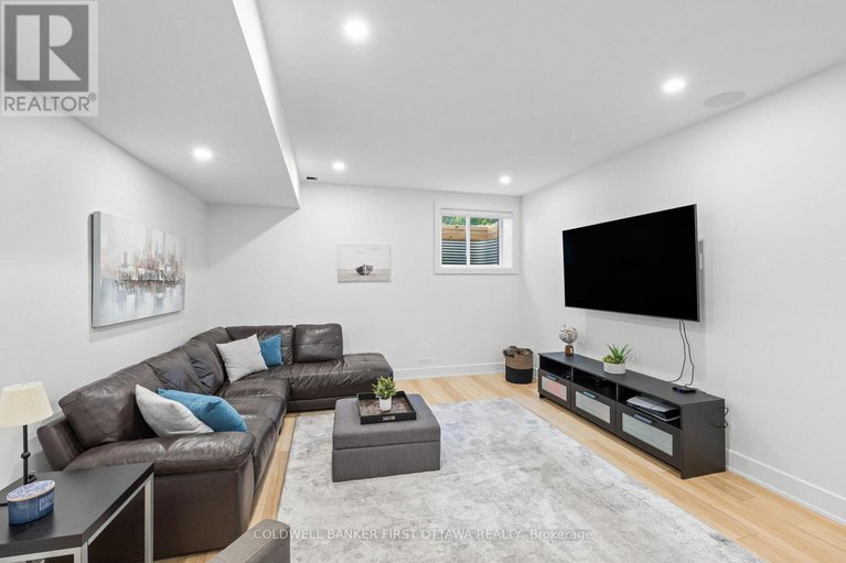 29027888/60-holborn-avenue/rideau-heightsashdalerideau-glen/ottawa/ontario/K2C3H1_31