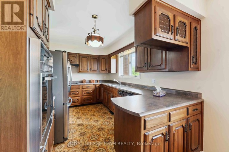28358642/12-queen-anne-crescent/barrhaven-east/ottawa/ontario/K2C3H1_17