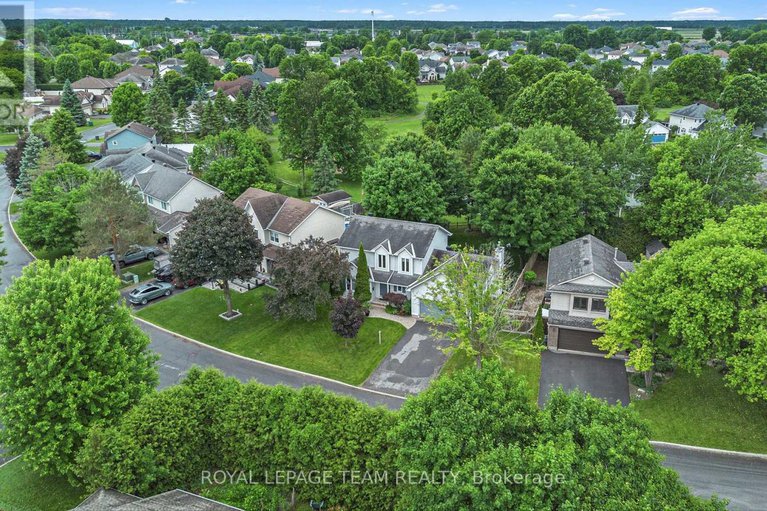 28451830/18-queenston-drive/richmond/ottawa/ontario/K0A2Z0_2