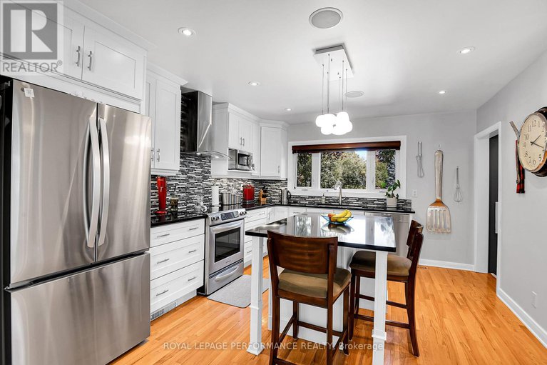 28996458/2239-webster-avenue/alta-vista/ottawa/ontario/K1H7H1_10