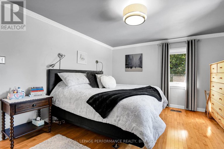 28996458/2239-webster-avenue/alta-vista/ottawa/ontario/K1H7H1_16