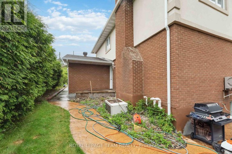 28358642/12-queen-anne-crescent/barrhaven-east/ottawa/ontario/K2C3H1_42