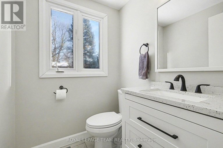 29319594/19-chanonhouse-drive/richmond/ottawa/ontario/K0A2Z0_11