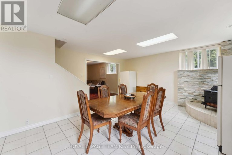 28358642/12-queen-anne-crescent/barrhaven-east/ottawa/ontario/K2C3H1_35