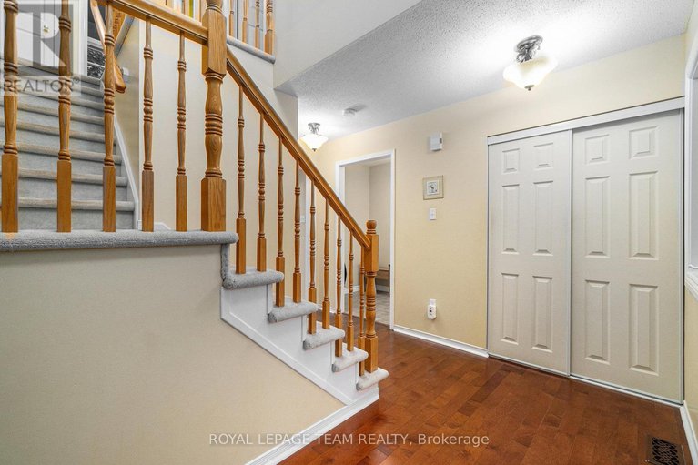 28451830/18-queenston-drive/richmond/ottawa/ontario/K0A2Z0_4