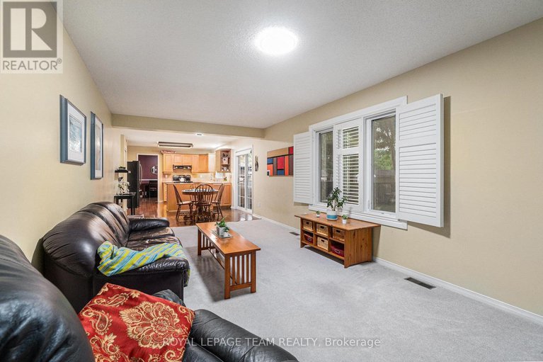 28451830/18-queenston-drive/richmond/ottawa/ontario/K0A2Z0_12