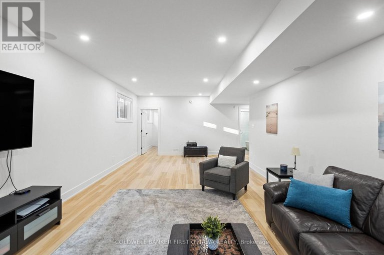 29027888/60-holborn-avenue/rideau-heightsashdalerideau-glen/ottawa/ontario/K2C3H1_32