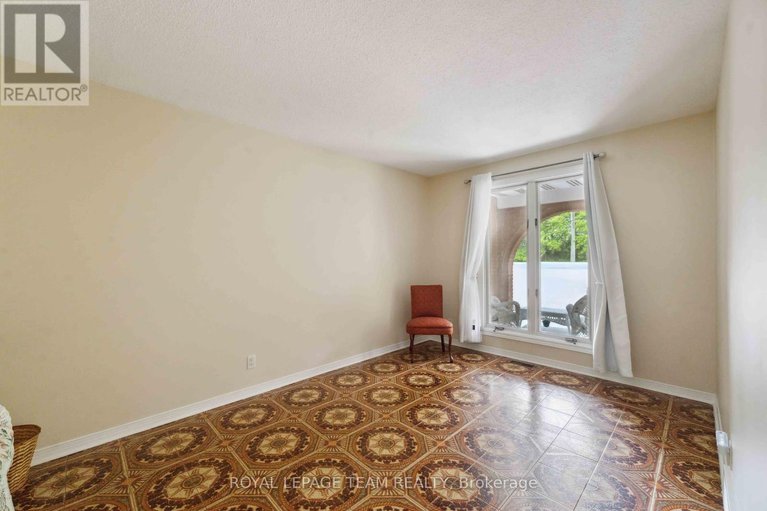 28358642/12-queen-anne-crescent/barrhaven-east/ottawa/ontario/K2C3H1_21