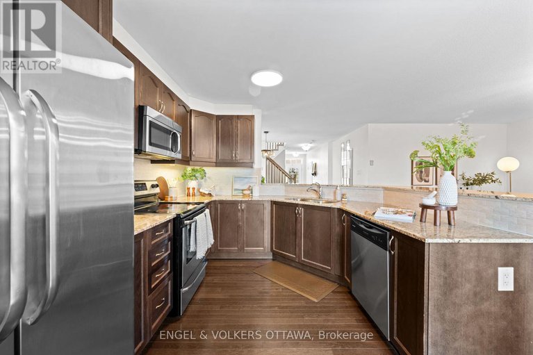 29278385/719-maloja-way/stittsville-north/ottawa/ontario/K2S0N6_17