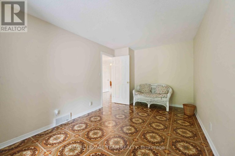 28358642/12-queen-anne-crescent/barrhaven-east/ottawa/ontario/K2C3H1_22