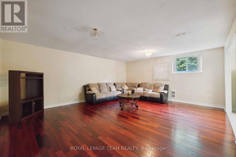 28358642/12-queen-anne-crescent/barrhaven-east/ottawa/ontario/K2C3H1_33