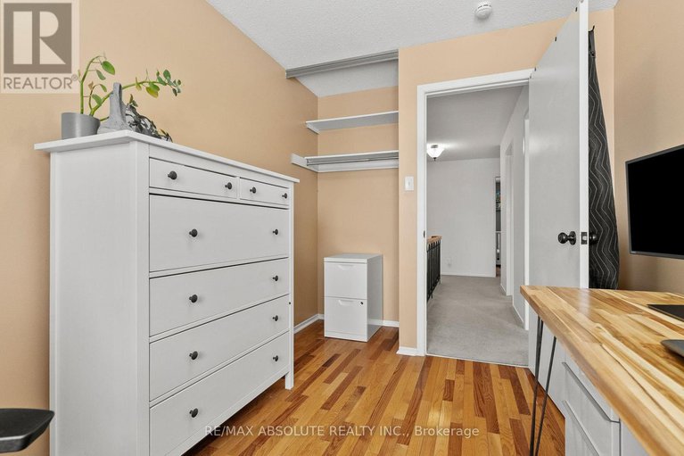 29316967/29-bentworth-crescent/craig-henrywoodvale/ottawa/ontario/K2G3X1_29