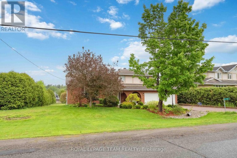 28358642/12-queen-anne-crescent/barrhaven-east/ottawa/ontario/K2C3H1_3