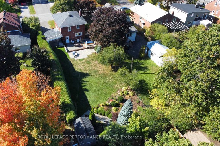 28996458/2239-webster-avenue/alta-vista/ottawa/ontario/K1H7H1_33