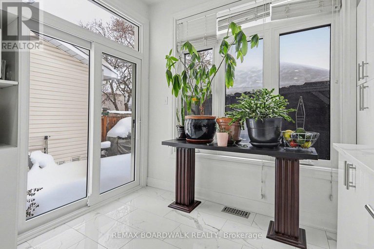 29287768/1827-hialeah-drive/fallingbrookgardenway-south/ottawa/ontario/K4A3S8_16