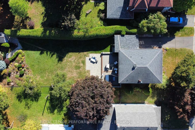 28996458/2239-webster-avenue/alta-vista/ottawa/ontario/K1H7H1_34
