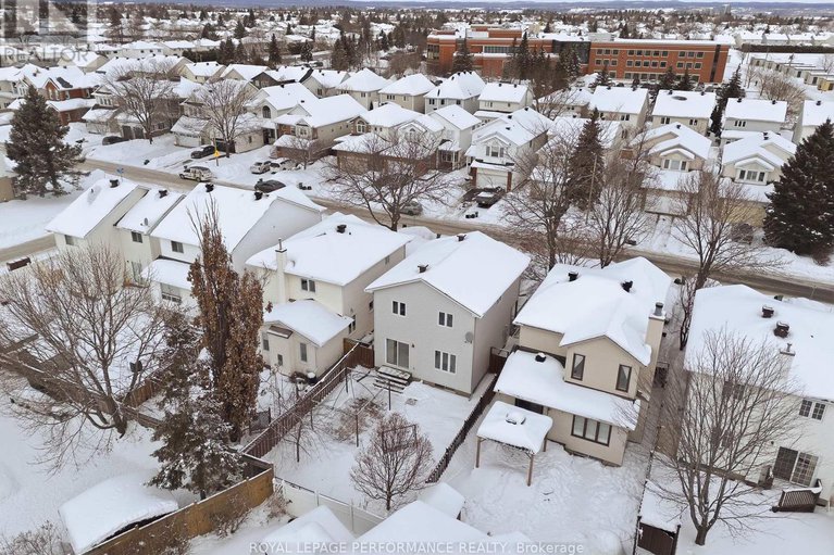 29335268/1853-sunland-drive/fallingbrookgardenway-south/ottawa/ontario/K4A3S8_33