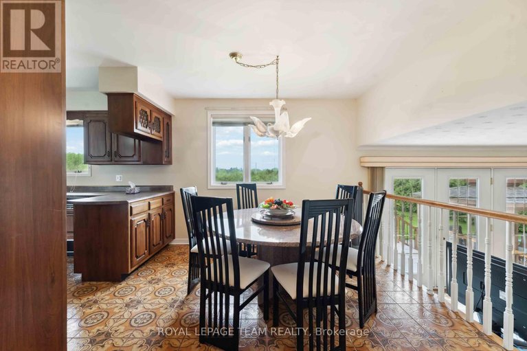 28358642/12-queen-anne-crescent/barrhaven-east/ottawa/ontario/K2C3H1_18