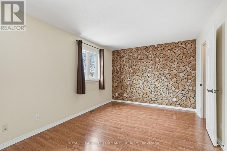 29335268/1853-sunland-drive/fallingbrookgardenway-south/ottawa/ontario/K4A3S8_12