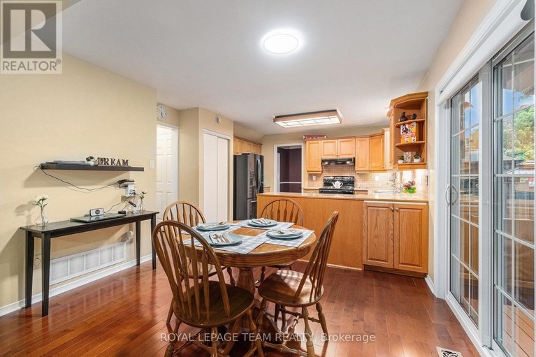 28451830/18-queenston-drive/richmond/ottawa/ontario/K0A2Z0_9