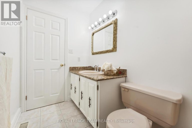 28358642/12-queen-anne-crescent/barrhaven-east/ottawa/ontario/K2C3H1_31