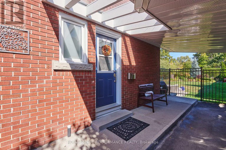 28996458/2239-webster-avenue/alta-vista/ottawa/ontario/K1H7H1_3
