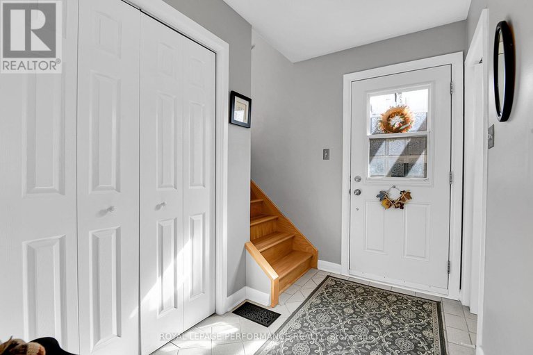 28996458/2239-webster-avenue/alta-vista/ottawa/ontario/K1H7H1_4