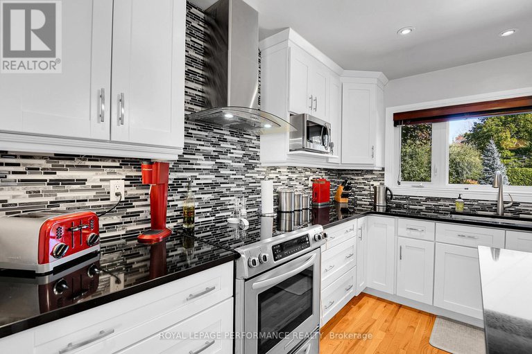 28996458/2239-webster-avenue/alta-vista/ottawa/ontario/K1H7H1_11