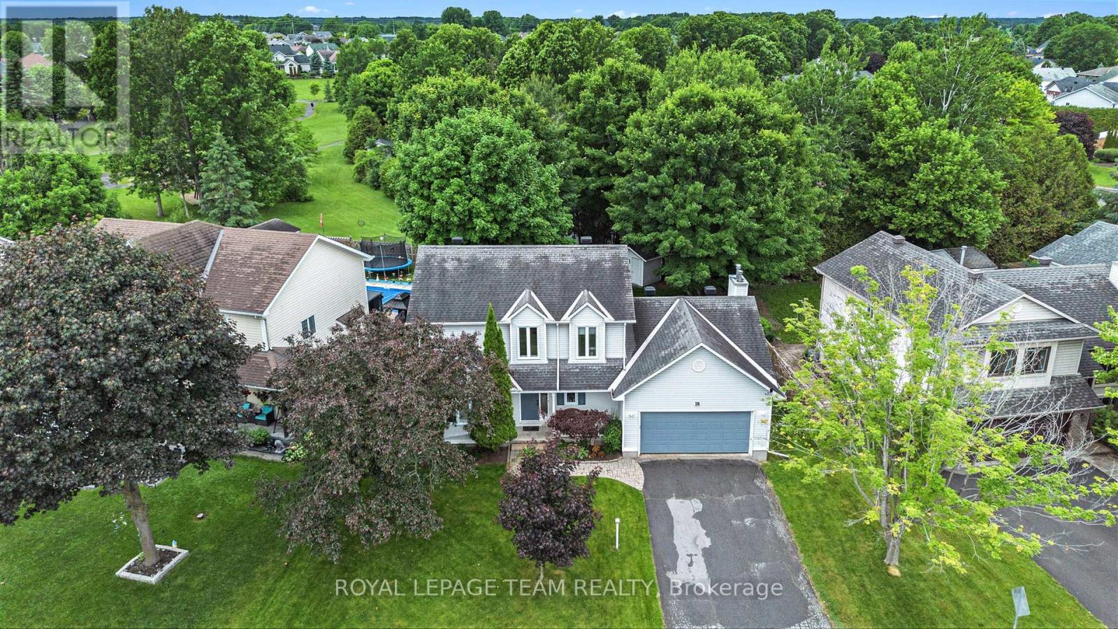 18 Queenston Drive