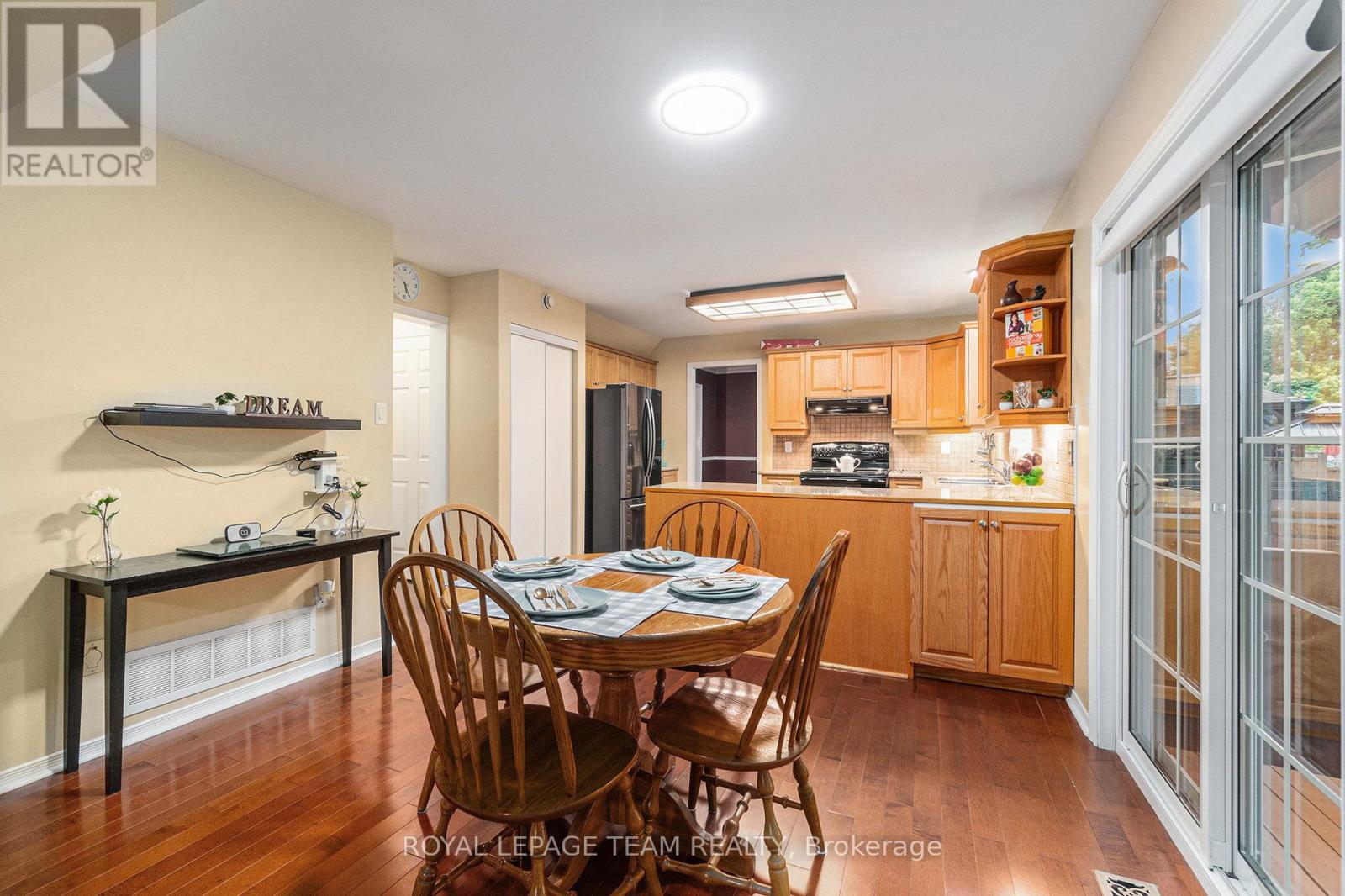 18 Queenston Drive