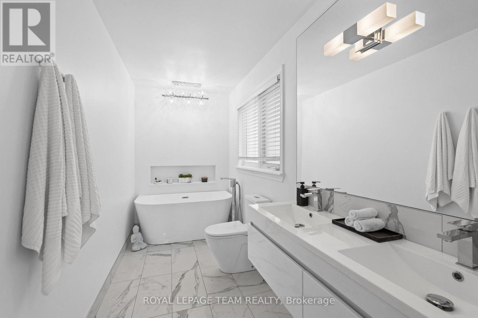 801 Bowercrest Crescent