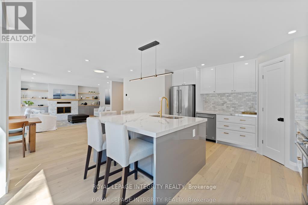 3440 Woodroffe Avenue