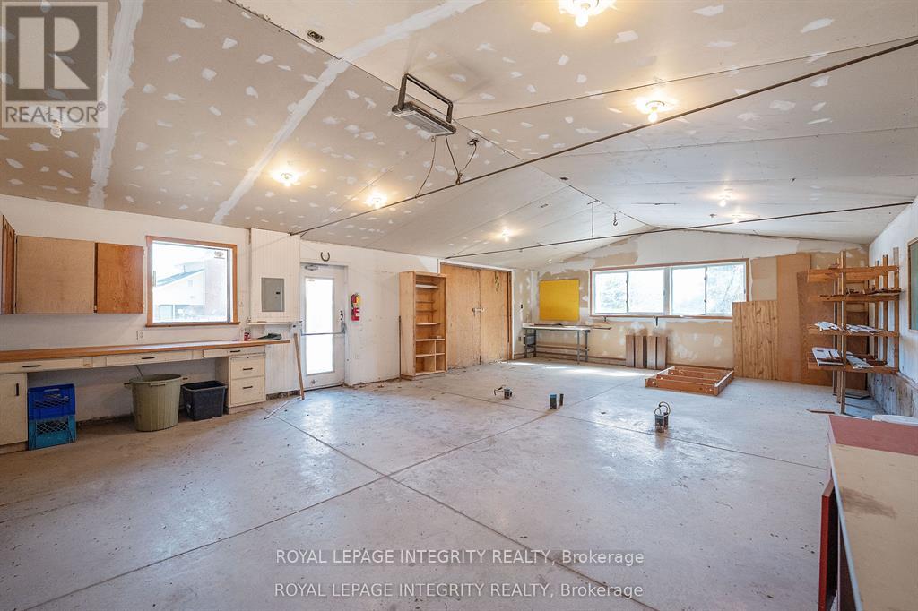 3440 Woodroffe Avenue