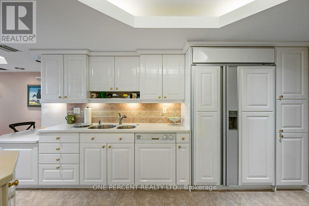 601 - 3105 Carling Avenue