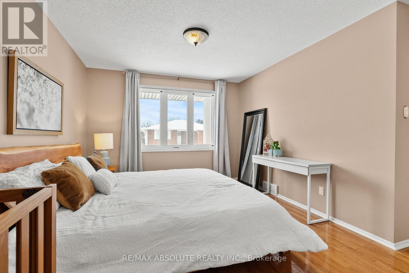 29 Bentworth Crescent